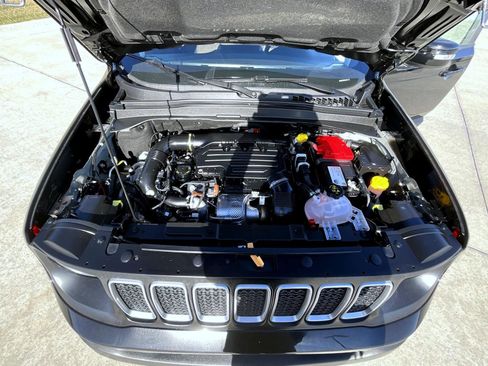 Used 2023 Jeep Renegade Latitude image 24