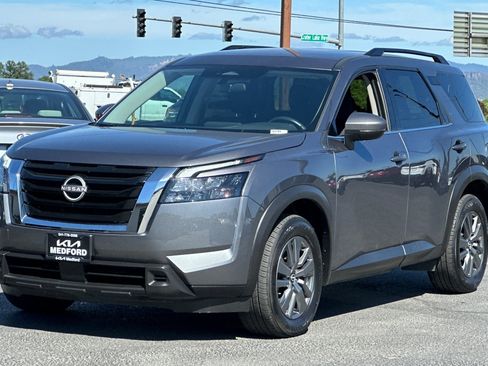 Used 2025 Nissan Pathfinder SV AWD/4WD image 9