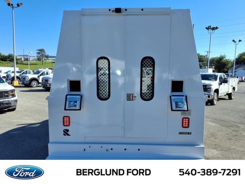 New 2025 Ford F550 4x4 Regular Cab Super Duty image 8