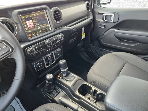 Used 2023 Jeep Gladiator Sport AWD/4WD image 25