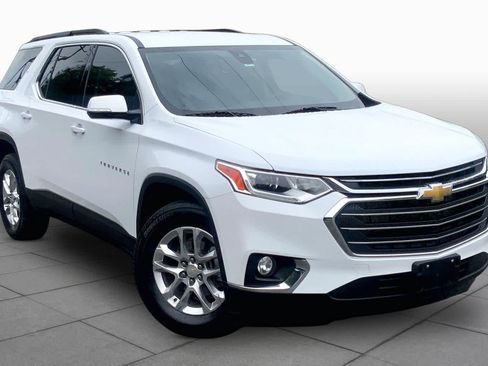 Used 2020 Chevrolet Traverse LT w/ Driver Confidence II Package AWD/4WD image 3