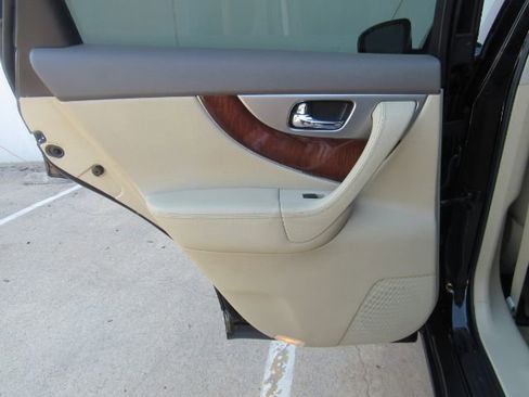 Used 2014 INFINITI QX70 2WD w/ Premium Package image 17