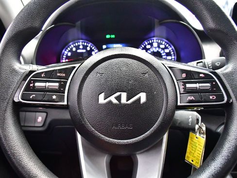 Used 2023 Kia Forte LXS image 32