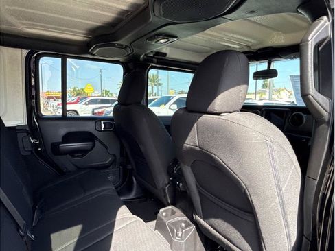 Used 2018 Jeep Wrangler Unlimited Sport S AWD/4WD image 25