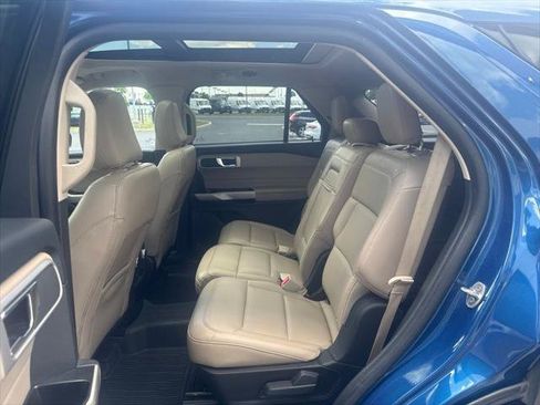 Used 2021 Ford Explorer XLT w/ Equipment Group 202A AWD/4WD image 45