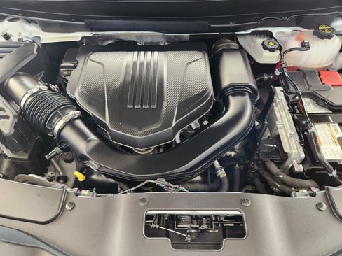 Certified 2025 Chevrolet Traverse LT FWD image 32