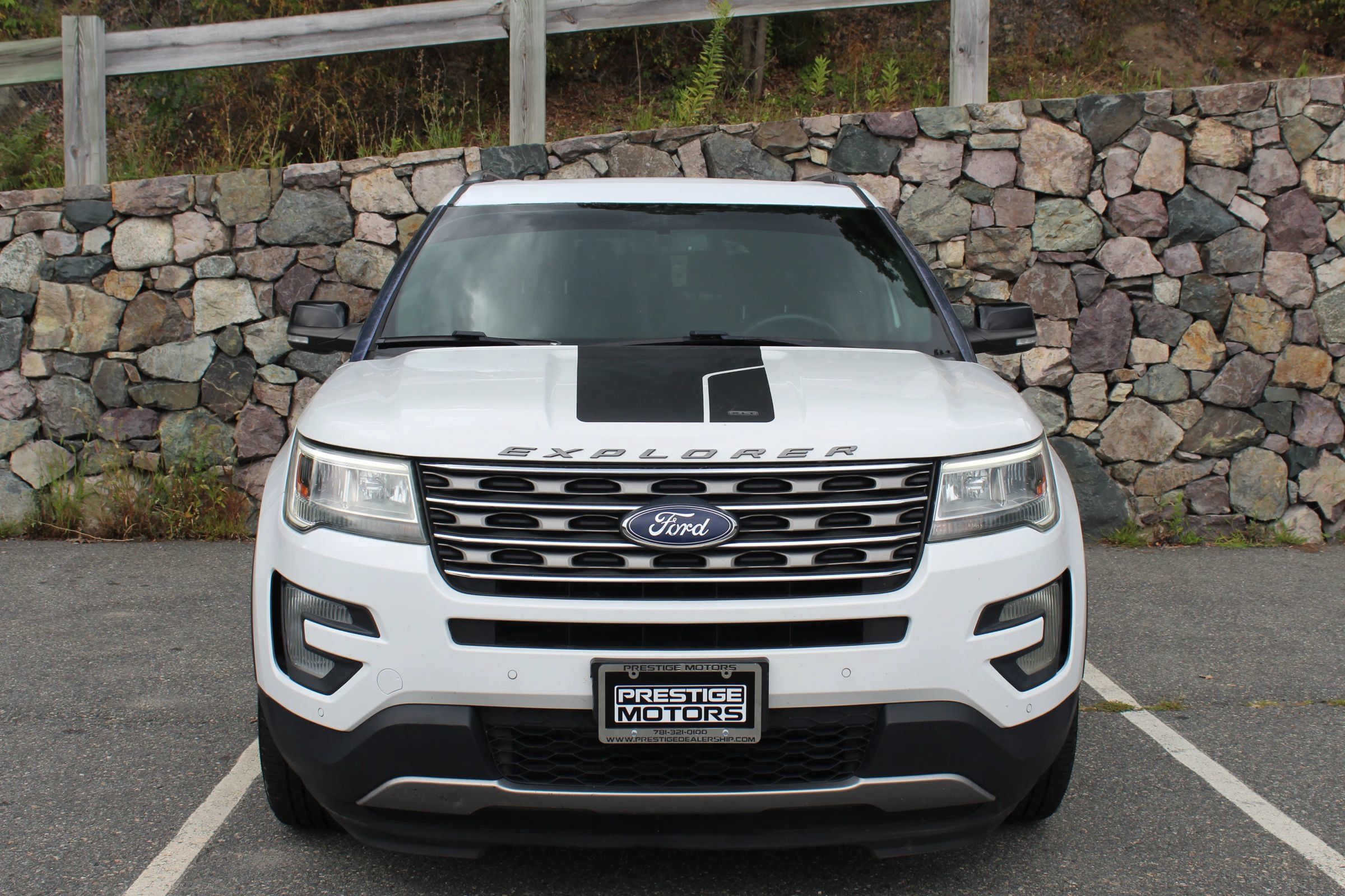 Used 2017 Ford Explorer XLT w/ Equipment Group 202A AWD/4WD image 3