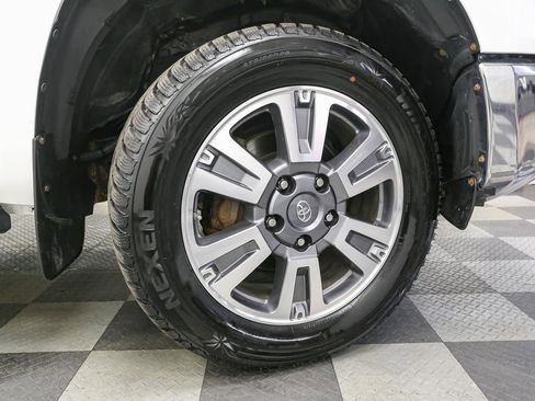 Used 2020 Toyota Tundra 4x4 CrewMax image 14