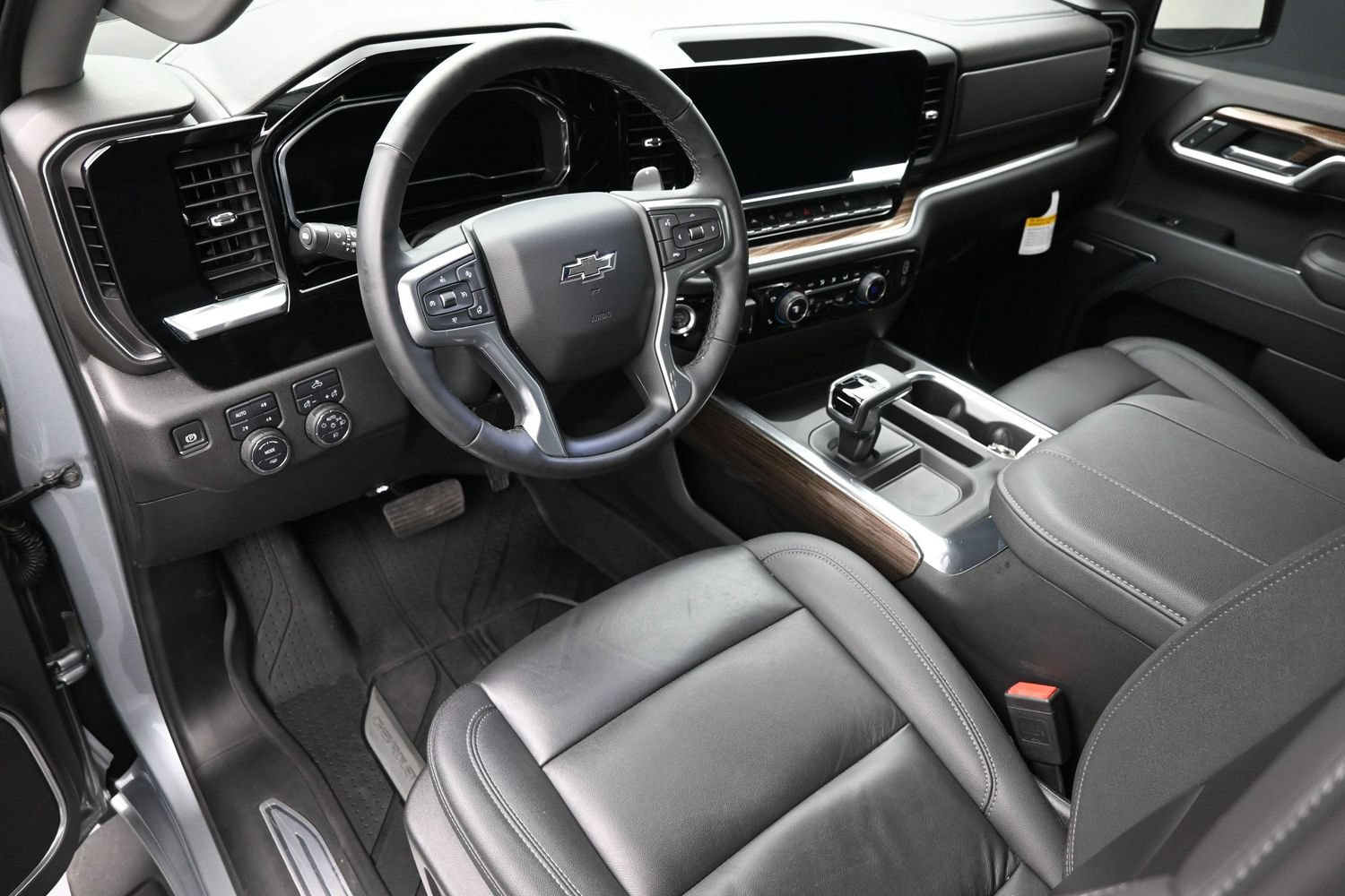 Used 2025 Chevrolet Silverado 1500 RST w/ Convenience Package II AWD/4WD image 22