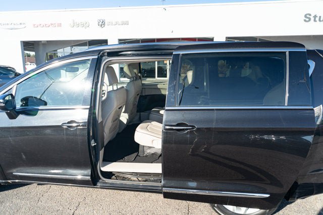 Used 2020 Chrysler Pacifica Limited FWD image 13