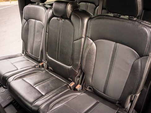 Used 2024 Jeep Wagoneer Series II w/ Flexible Seating Group image 26