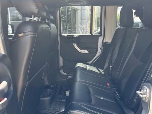 Used 2014 Jeep Wrangler Unlimited Rubicon AWD/4WD image 5