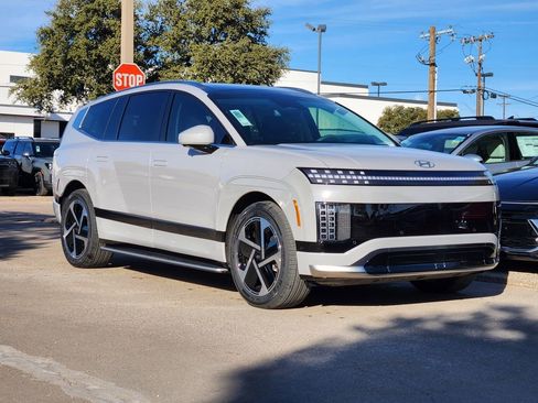 New 2026 Hyundai Ioniq 9 Calligraphy image 2