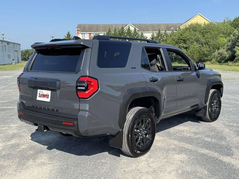 Used 2025 Toyota 4Runner SR5 AWD/4WD image 8