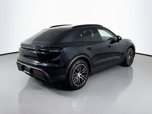 Certified 2025 Porsche Macan 4S Electric AWD/4WD image 9