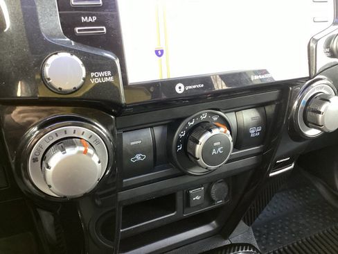 Used 2020 Toyota 4Runner TRD Off-Road Premium image 16