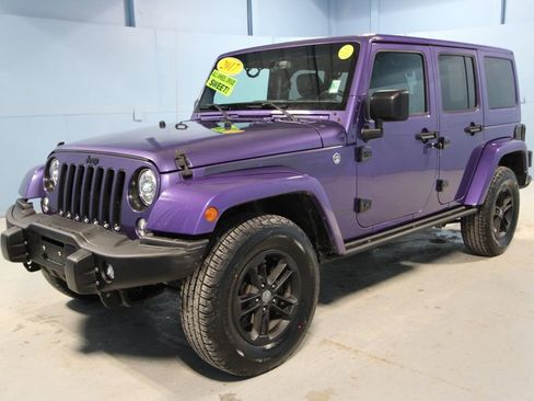Used 2017 Jeep Wrangler Unlimited Sahara image 23