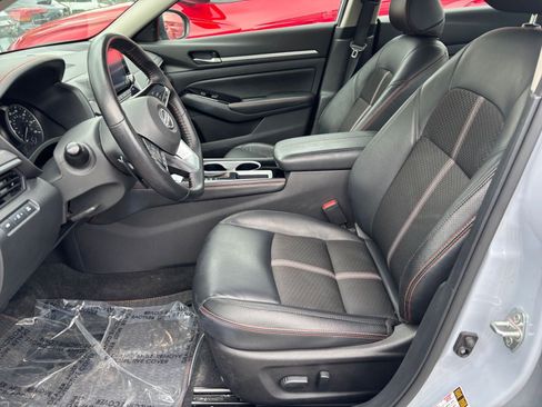Used 2025 Nissan Altima 2.5 SR FWD image 25