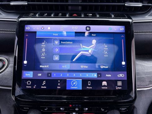 Used 2021 Jeep Grand Cherokee L Limited w/ Luxury Tech Group II image 24