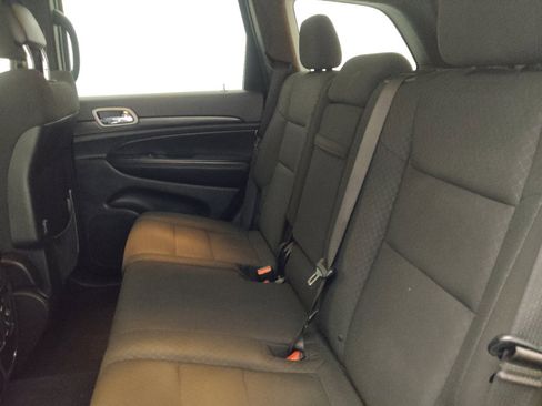 Used 2021 Jeep Grand Cherokee Laredo RWD image 18