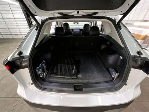 Certified 2025 Volkswagen Tiguan SE image 29