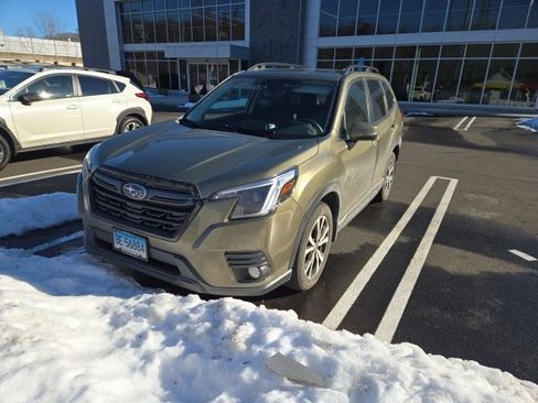 Used 2022 Subaru Forester Limited image 11