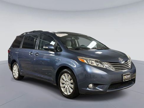Used 2017 Toyota Sienna Limited Premium AWD/4WD image 9