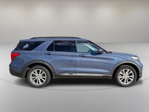Used 2021 Ford Explorer XLT w/ Equipment Group 202A image 12