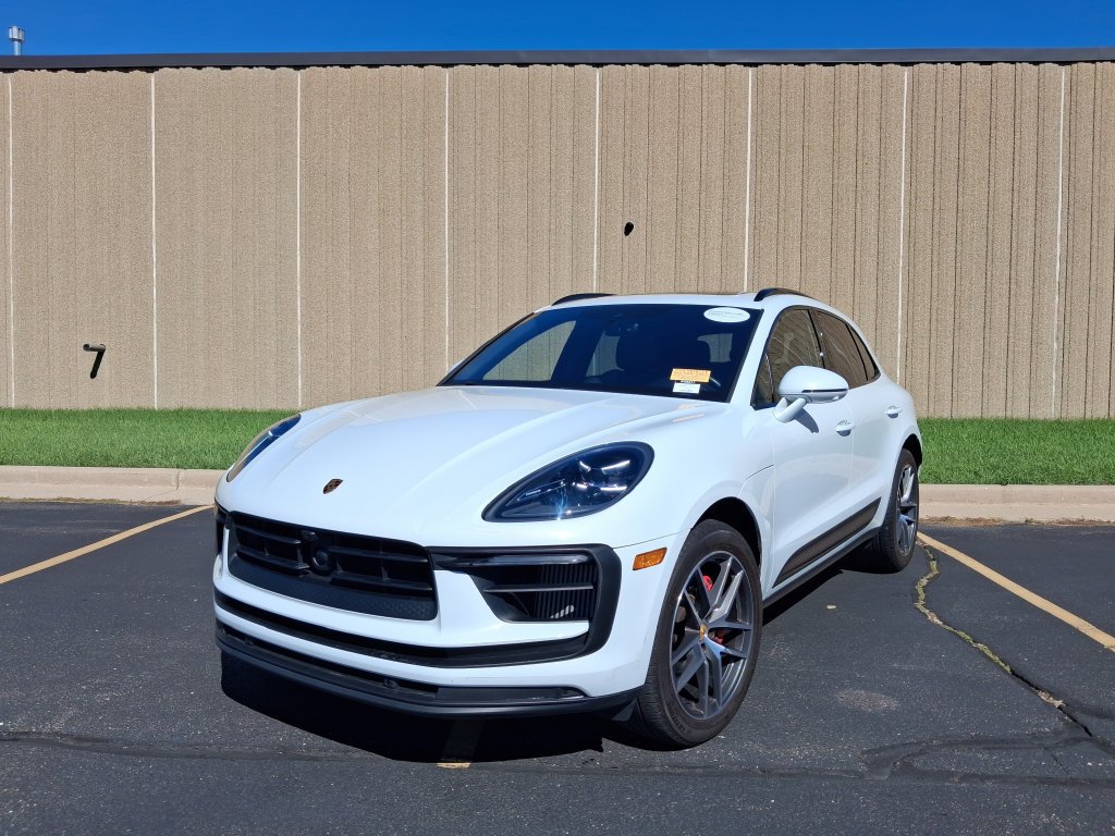 Certified 2024 Porsche Macan S AWD/4WD image 25