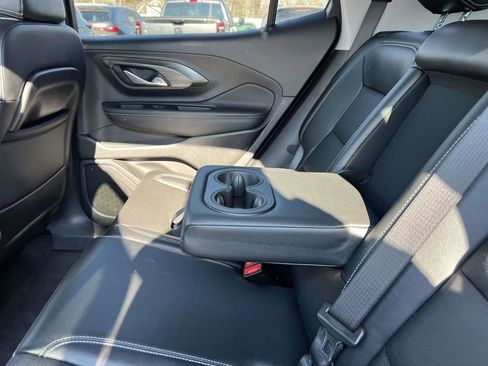 Used 2023 GMC Terrain SLT image 17