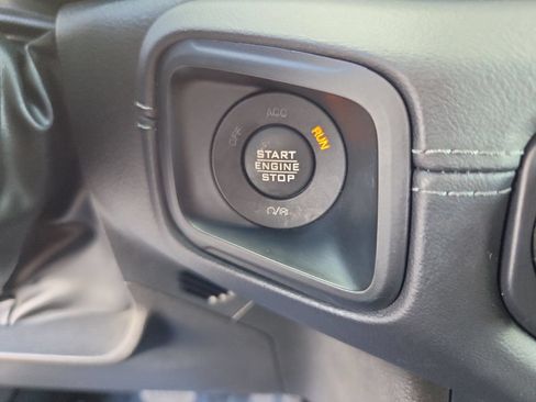 Used 2025 Jeep Wrangler Unlimited Sahara AWD/4WD image 27