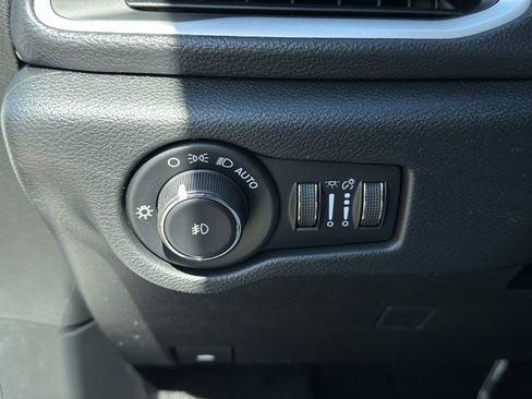 New 2026 Chrysler Pacifica Select FWD image 26