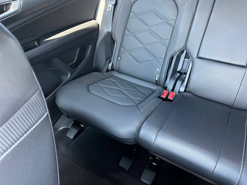 Used 2026 Volkswagen Atlas Cross Sport SE FWD image 41
