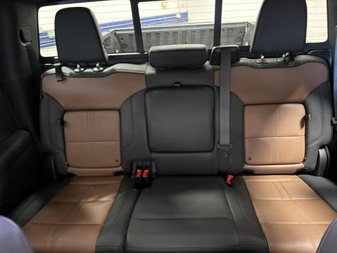 Used 2023 Chevrolet Silverado 1500 High Country w/ High Country Premium Package AWD/4WD image 13