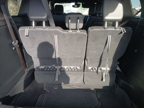 Used 2025 Chrysler Pacifica Select FWD image 19