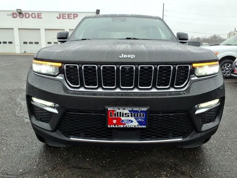 Used 2024 Jeep Grand Cherokee Limited w/ Luxury Tech Group II image 2