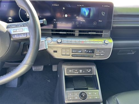 Used 2025 Hyundai Kona Limited image 29
