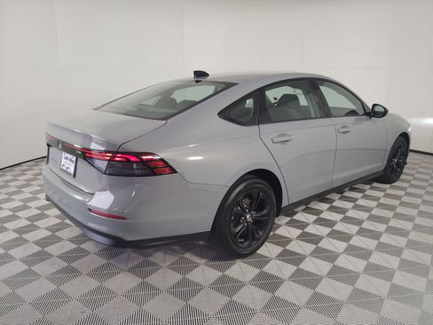 Certified 2025 Honda Accord SE image 9