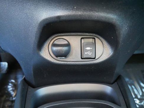 Certified 2018 Toyota Yaris LE image 20