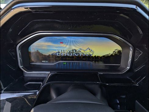 Used 2022 Chevrolet Silverado 1500 High Country w/ Technology Package AWD/4WD image 2