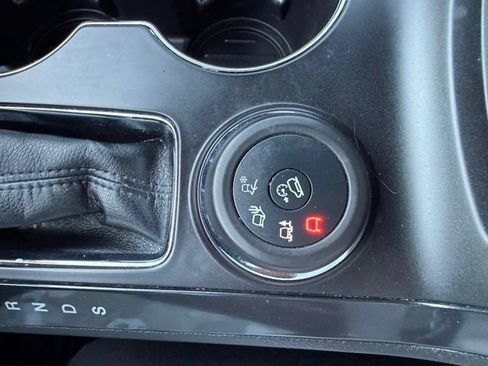 Used 2019 Ford Explorer XLT w/ Equipment Group 202A AWD/4WD image 28