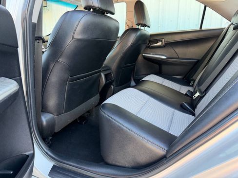 Used 2013 Toyota Camry SE FWD image 18