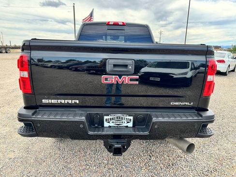 Used 2019 GMC Sierra 2500 Denali w/ Duramax Plus Package AWD/4WD image 9