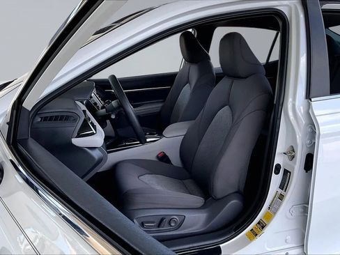 Used 2020 Toyota Camry LE FWD image 18