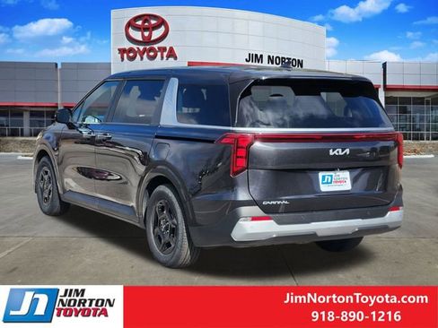 Used 2025 Kia Carnival image 7