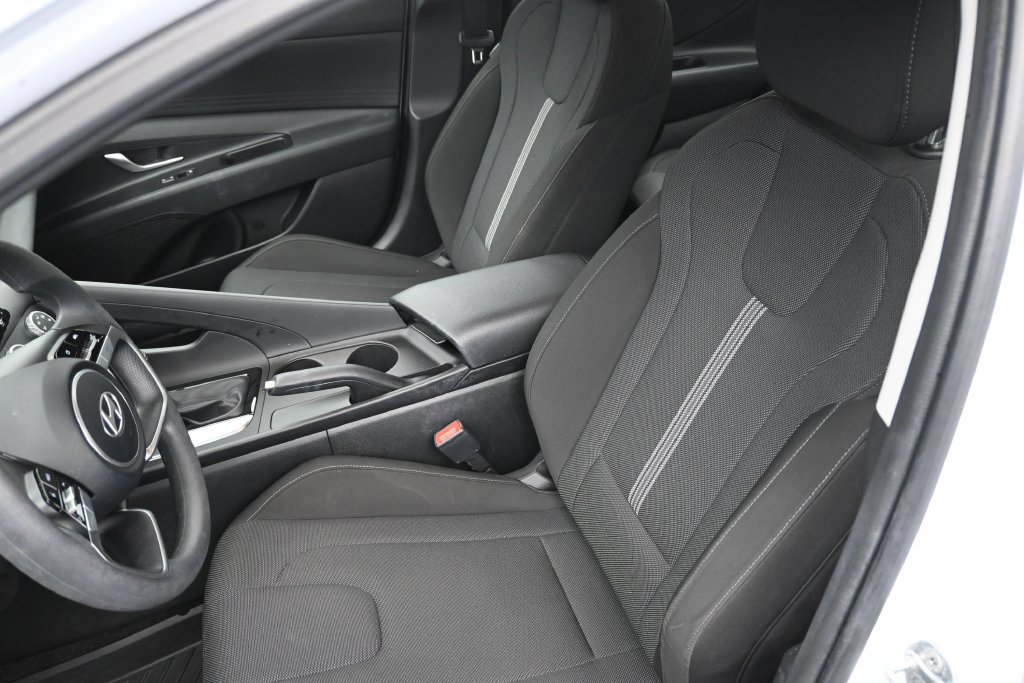 Used 2024 Hyundai Elantra SE FWD image 29
