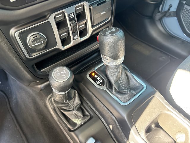 Used 2025 Jeep Wrangler Unlimited Sahara w/ Safety Group AWD/4WD image 19