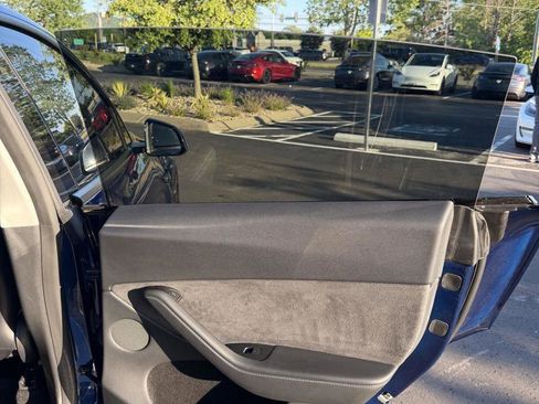 Used 2024 Tesla Model Y Long Range AWD/4WD image 17