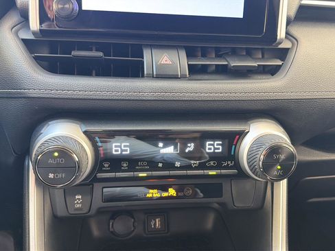 Used 2025 Toyota RAV4 LE AWD/4WD image 22