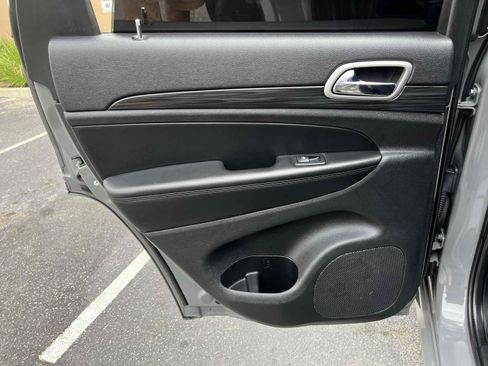 Used 2022 Jeep Grand Cherokee Laredo X RWD image 38